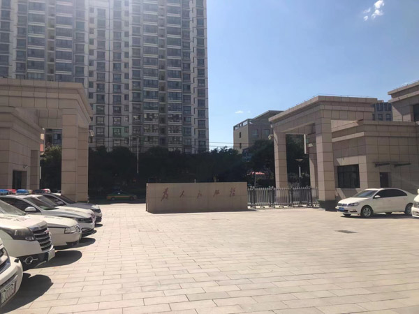 工作時不小心工傷骨折了應(yīng)該找誰賠償？上海打工傷律師為您解答