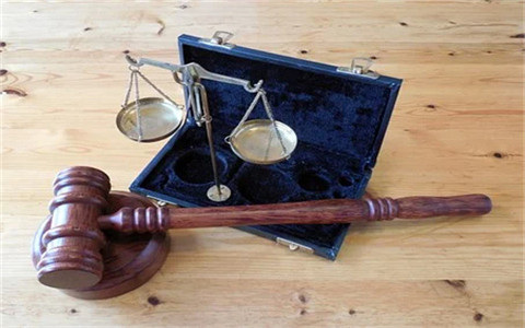上海工傷官司未請假外出買藥被撞傷是否算工傷